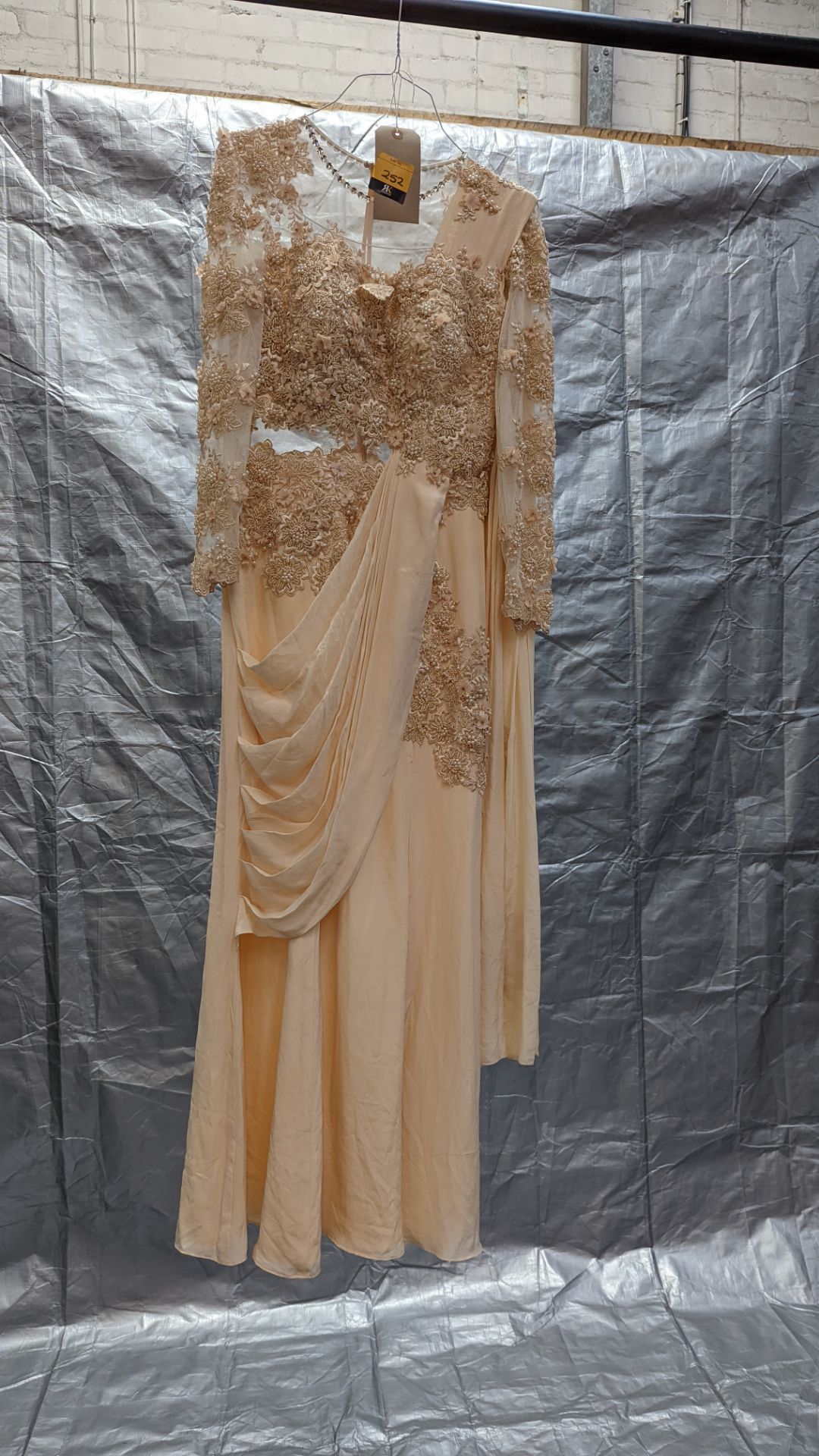 Large quantity of Asian wedding/partywear. This lot comprises the total residual stock-in-trade fro - Image 35 of 60