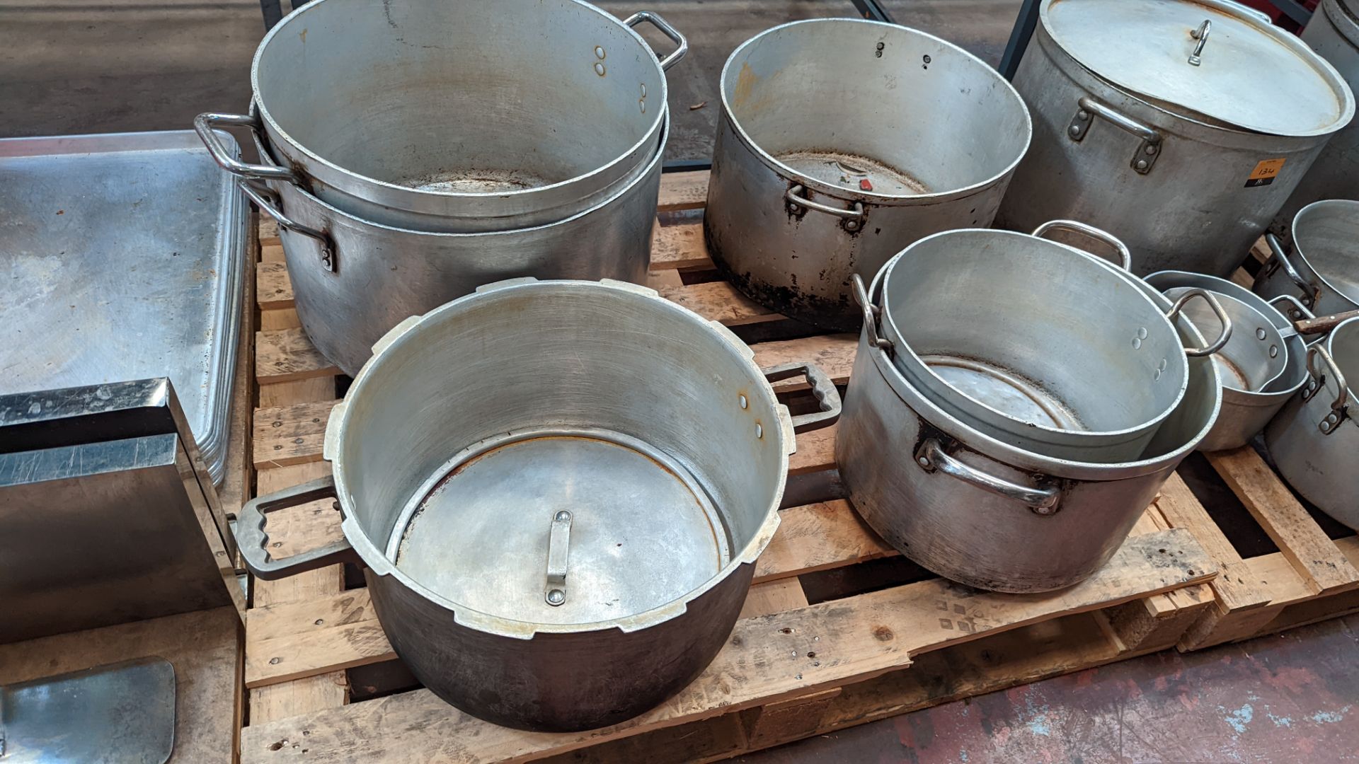 Contents of 2 pallets of very large stockpots/pans & similar, including 10 off very large pans & 5 s - Image 5 of 8