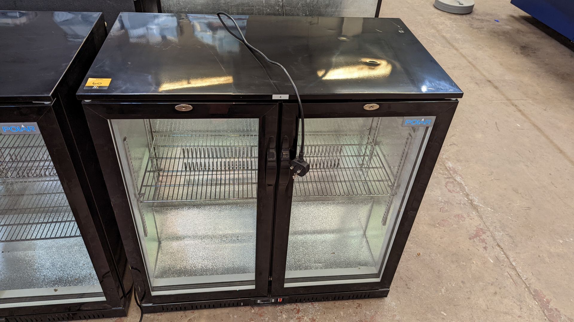 Black twin clear door undercounter backbar/bottle fridge - Image 3 of 5