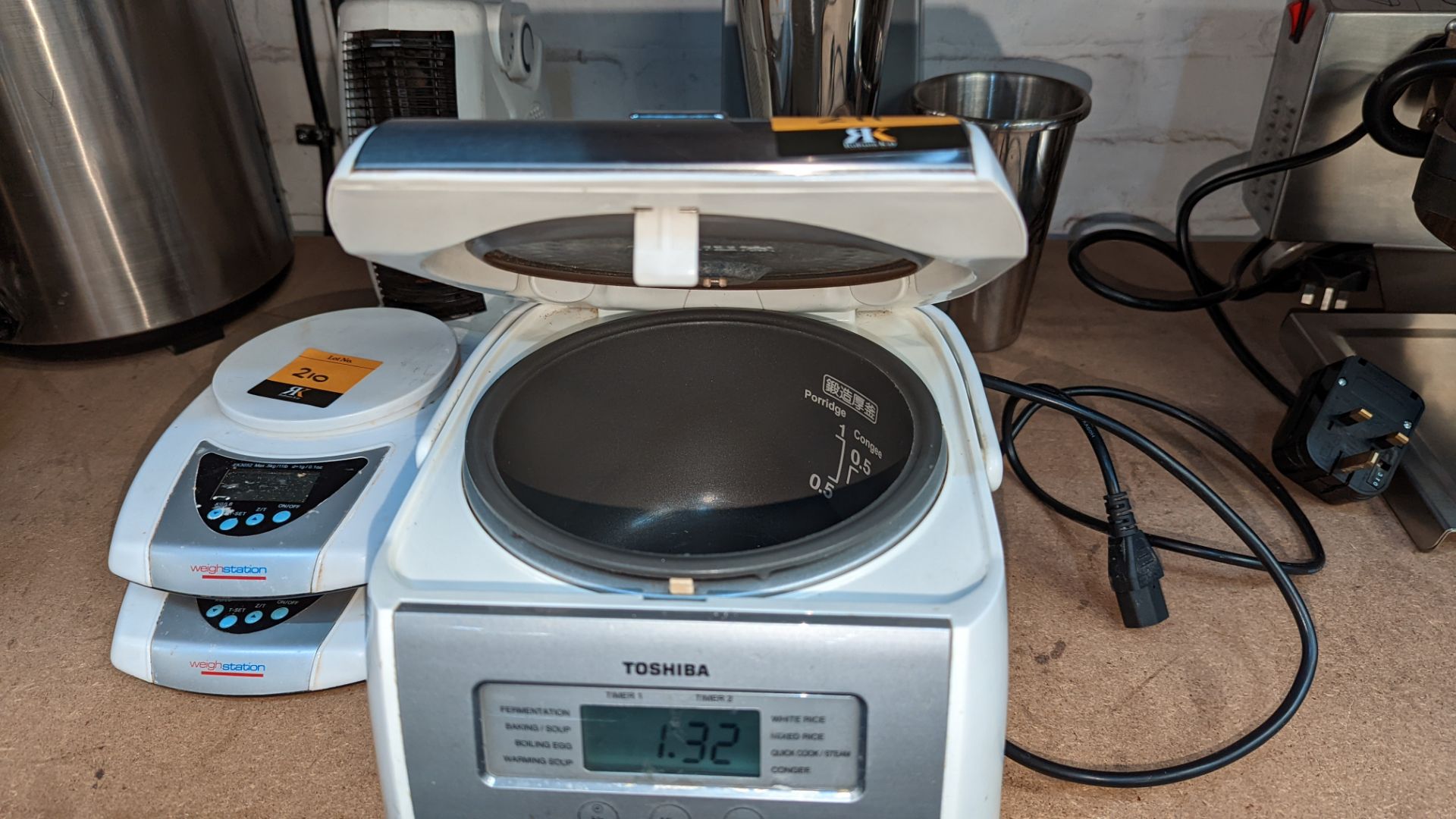 Toshiba multifunction digital rice cooker - Image 3 of 5