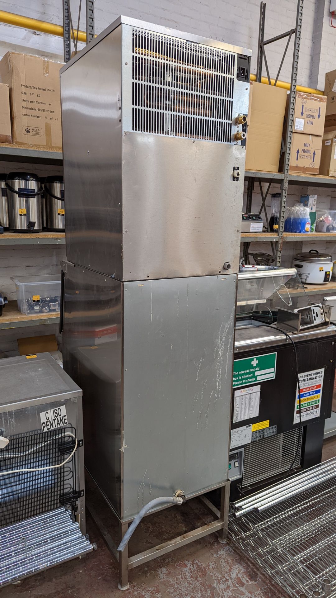 Hoshizaki commercial ice machine, model im-240 AWNE including stand & water filtration - Image 7 of 13