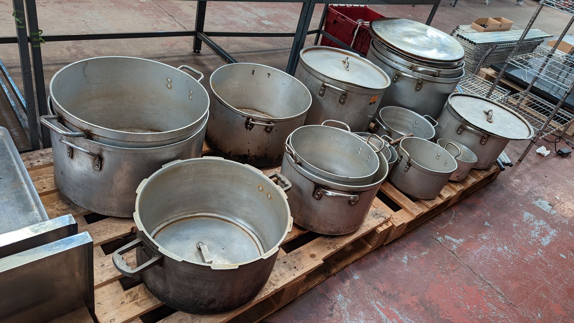 Contents of 2 pallets of very large stockpots/pans & similar, including 10 off very large pans & 5 s - Image 4 of 8