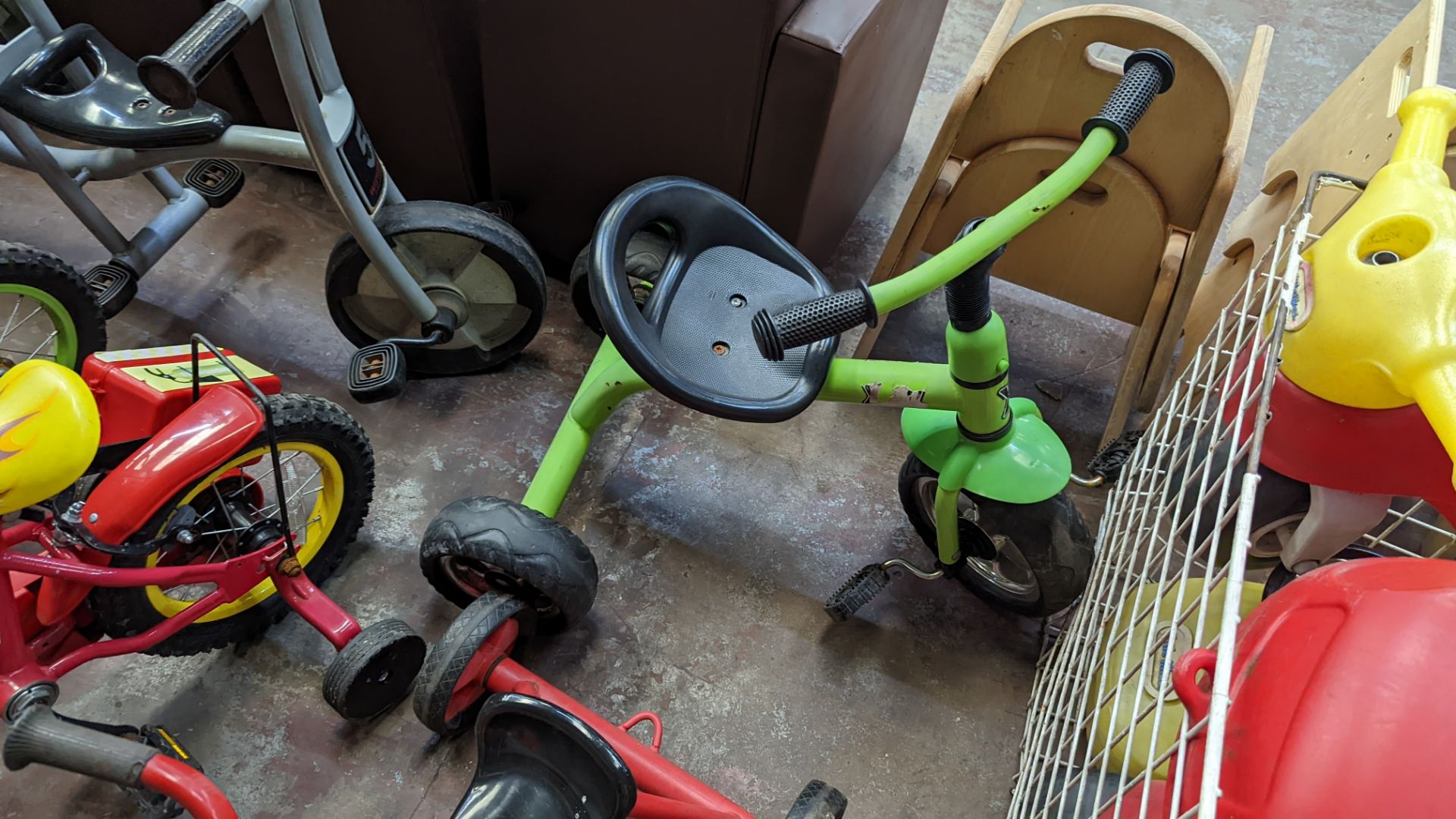 5 off children's 3-wheel bikes, including one tandem bike - Image 11 of 12