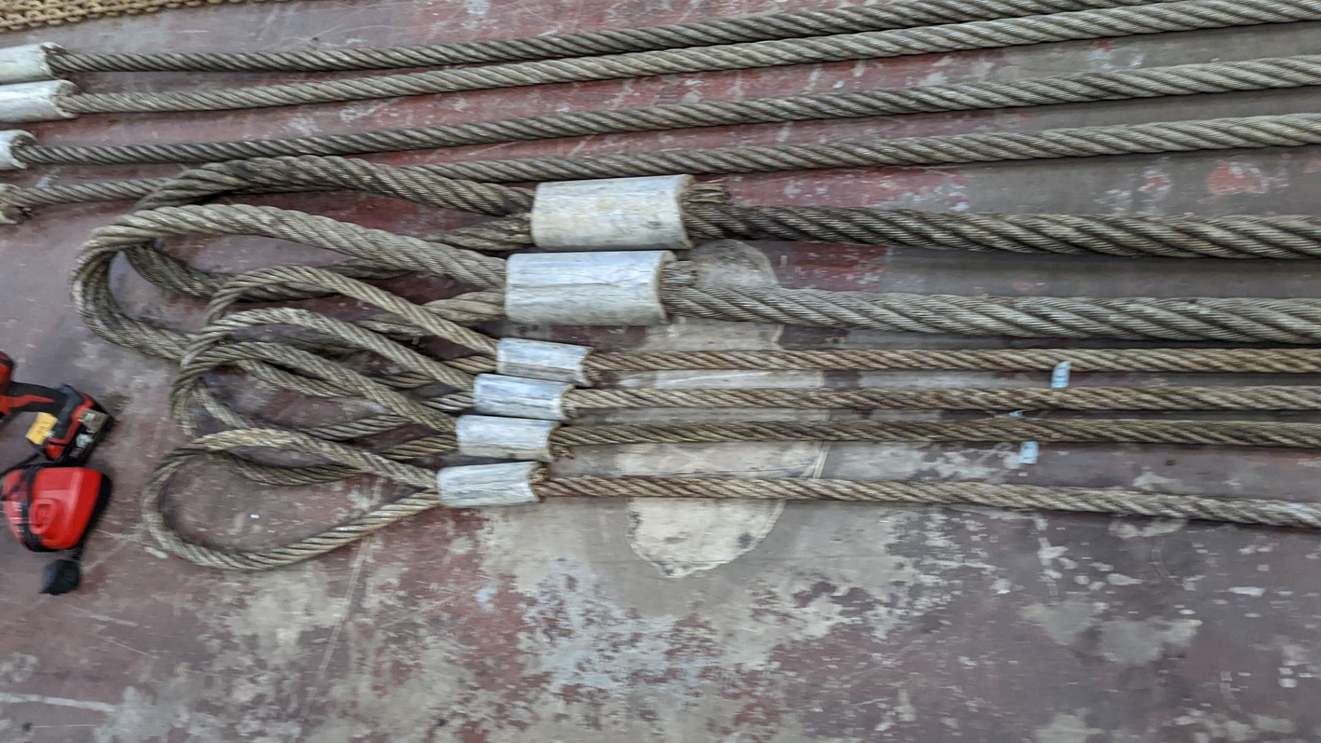 Quantity of metal "rope". This lot comprises 4 pieces, each measuring 6m long at the extremes, 2 off - Image 5 of 10