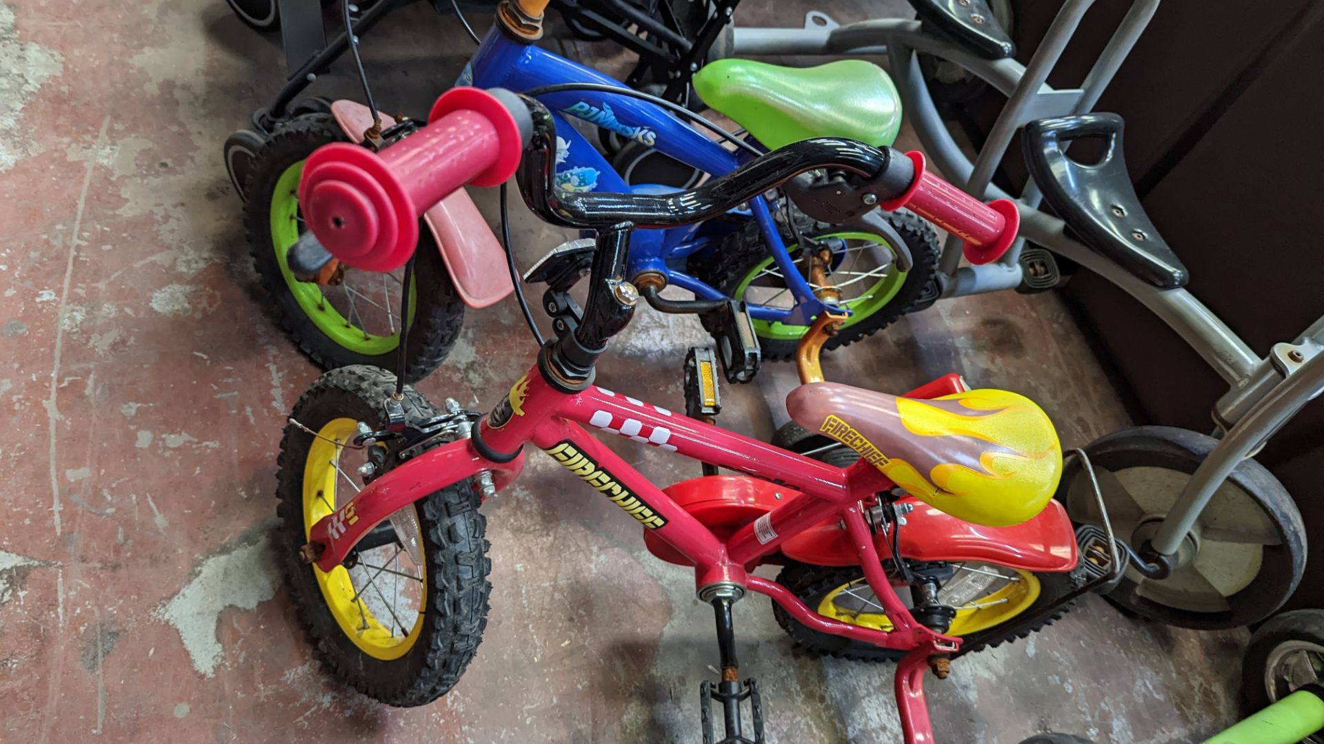 5 off children's 3-wheel bikes, including one tandem bike - Image 5 of 12