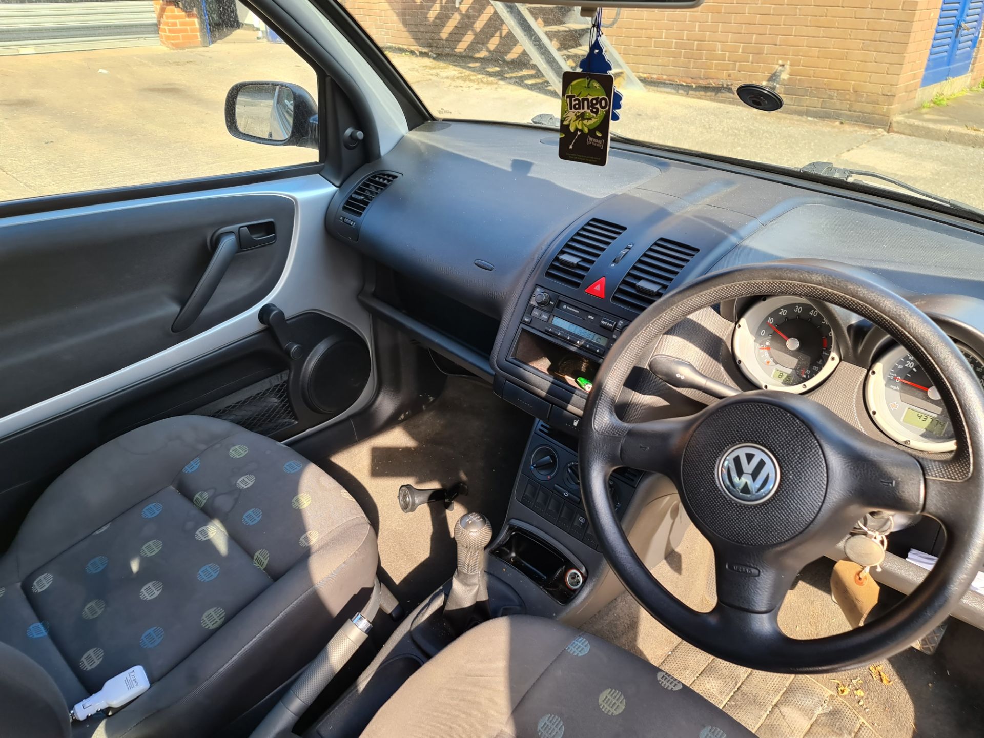 YD54 BPE Volkswagen Lupo E 3 door hatchback car, 5 speed manual gearbox, 999cc petrol engine. Colou - Image 14 of 40