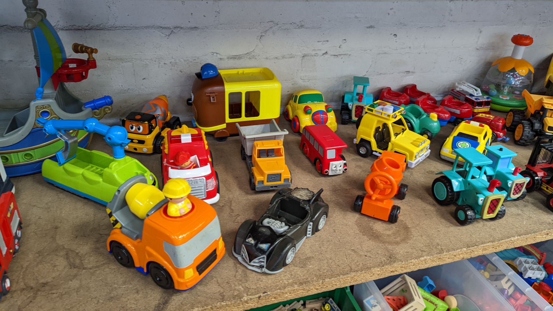 Contents of a bay of assorted children's toys - Image 7 of 10