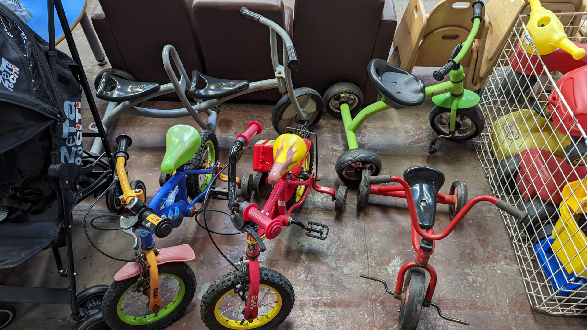 5 off children's 3-wheel bikes, including one tandem bike - Image 2 of 12