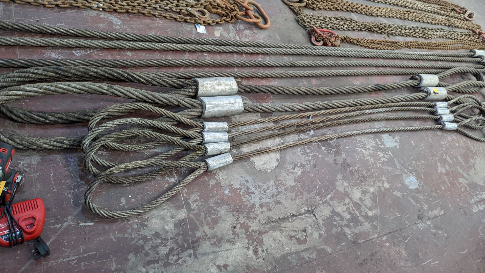 Quantity of metal "rope". This lot comprises 4 pieces, each measuring 6m long at the extremes, 2 off - Image 7 of 10