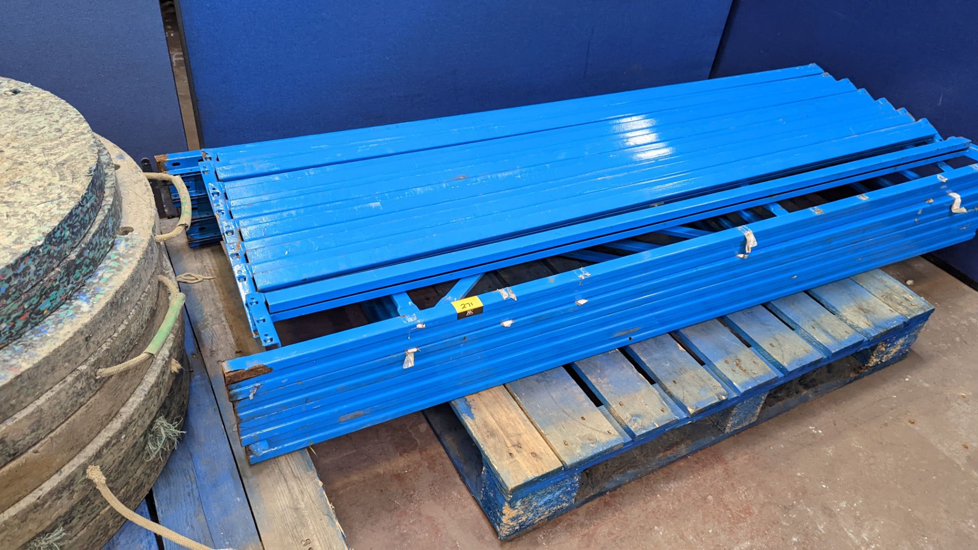 Quantity of bolt-free metal racking comprising 4 uprights & 8 beams