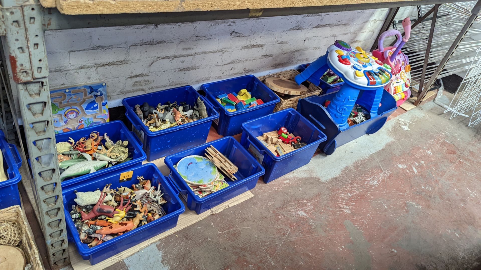 Contents of a bay of children's toys - all crates included - Image 2 of 14