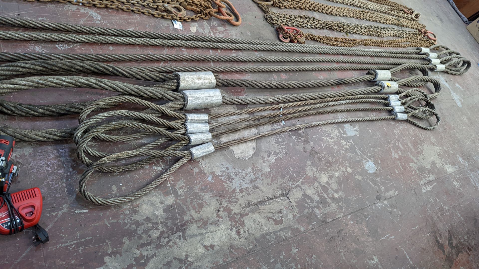 Quantity of metal "rope". This lot comprises 4 pieces, each measuring 6m long at the extremes, 2 off - Image 8 of 10