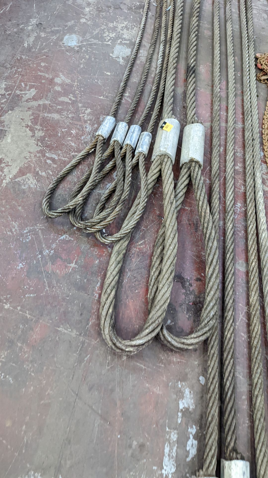 Quantity of metal "rope". This lot comprises 4 pieces, each measuring 6m long at the extremes, 2 off - Image 4 of 10