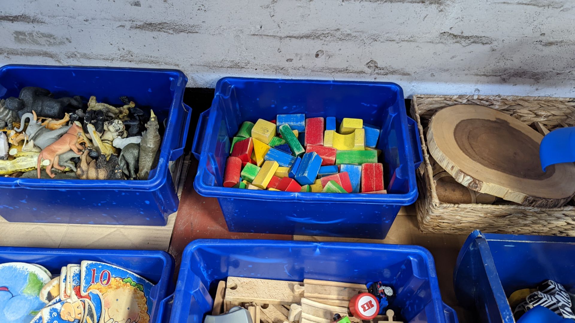 Contents of a bay of children's toys - all crates included - Image 9 of 14