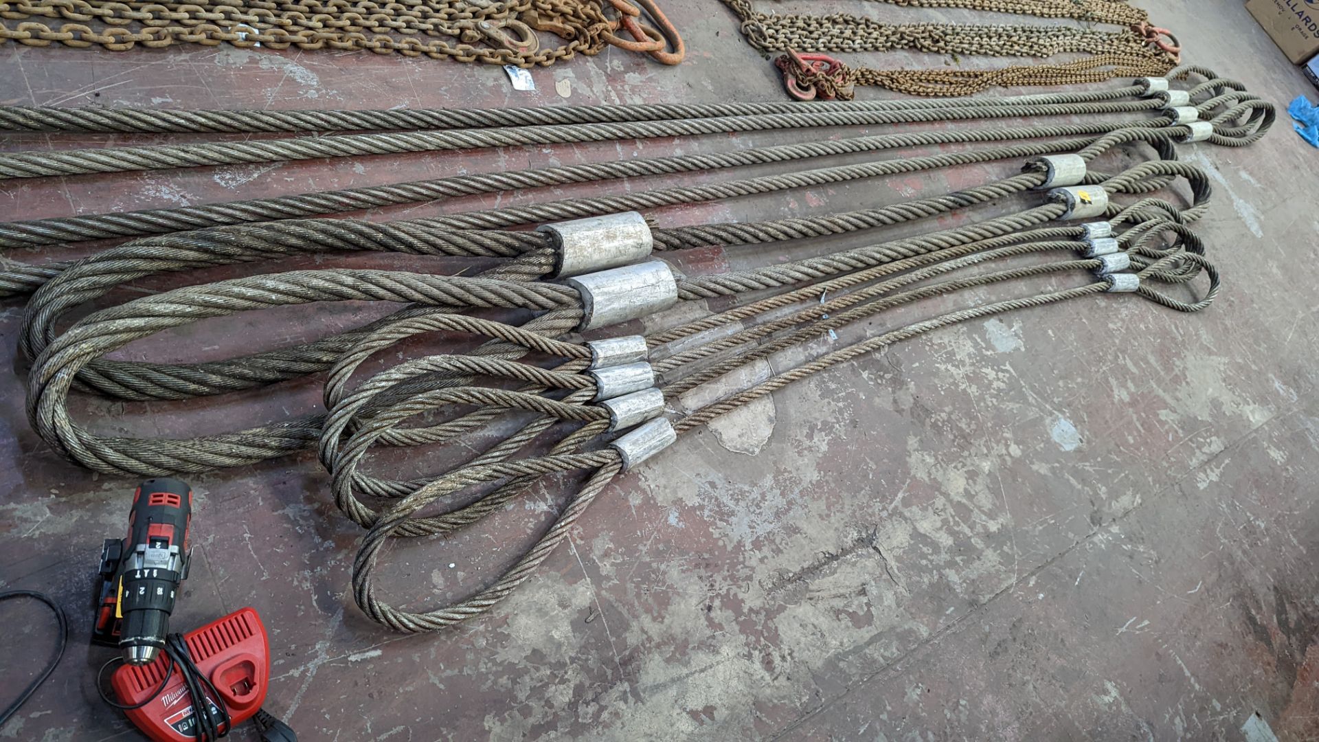 Quantity of metal "rope". This lot comprises 4 pieces, each measuring 6m long at the extremes, 2 off - Image 9 of 10