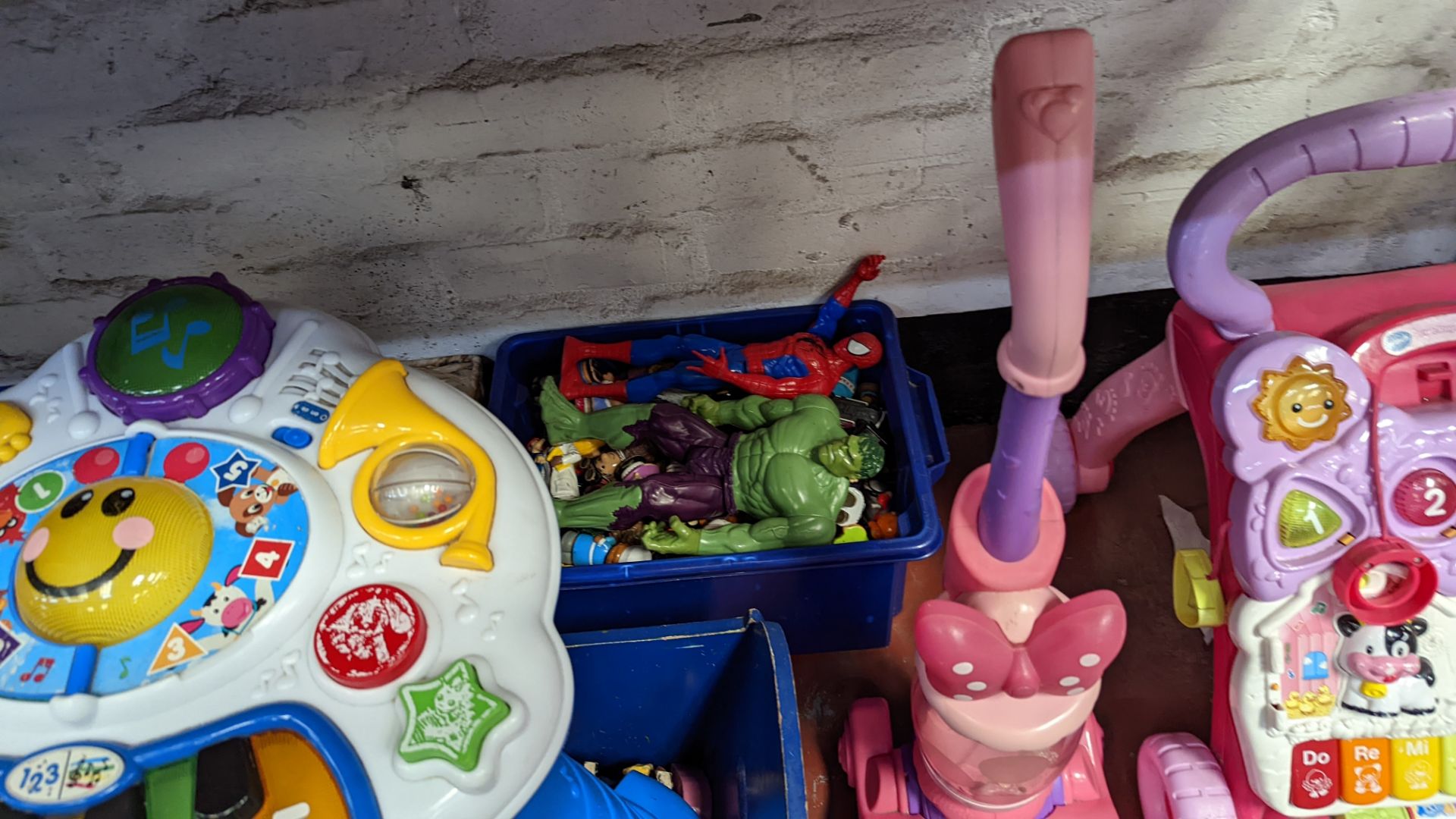 Contents of a bay of children's toys - all crates included - Image 12 of 14