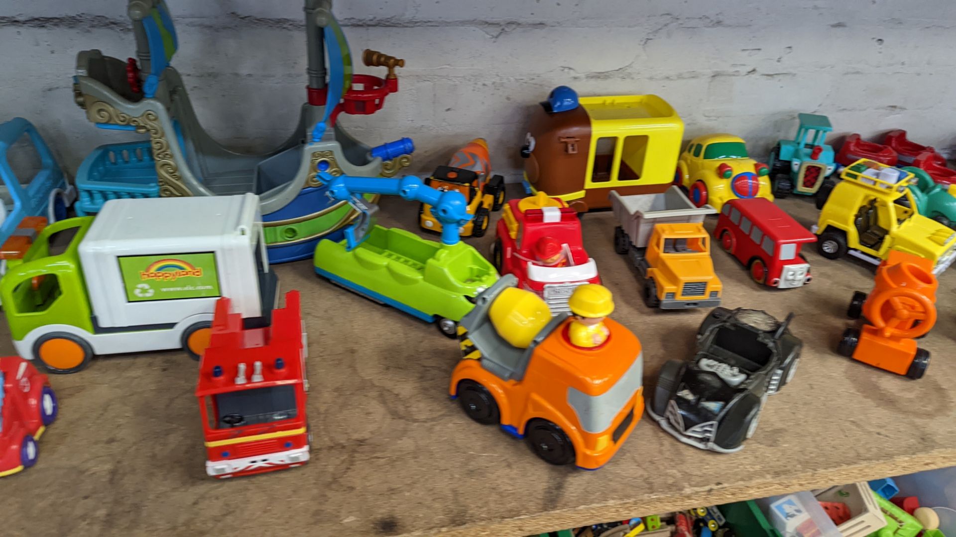 Contents of a bay of assorted children's toys - Image 6 of 10
