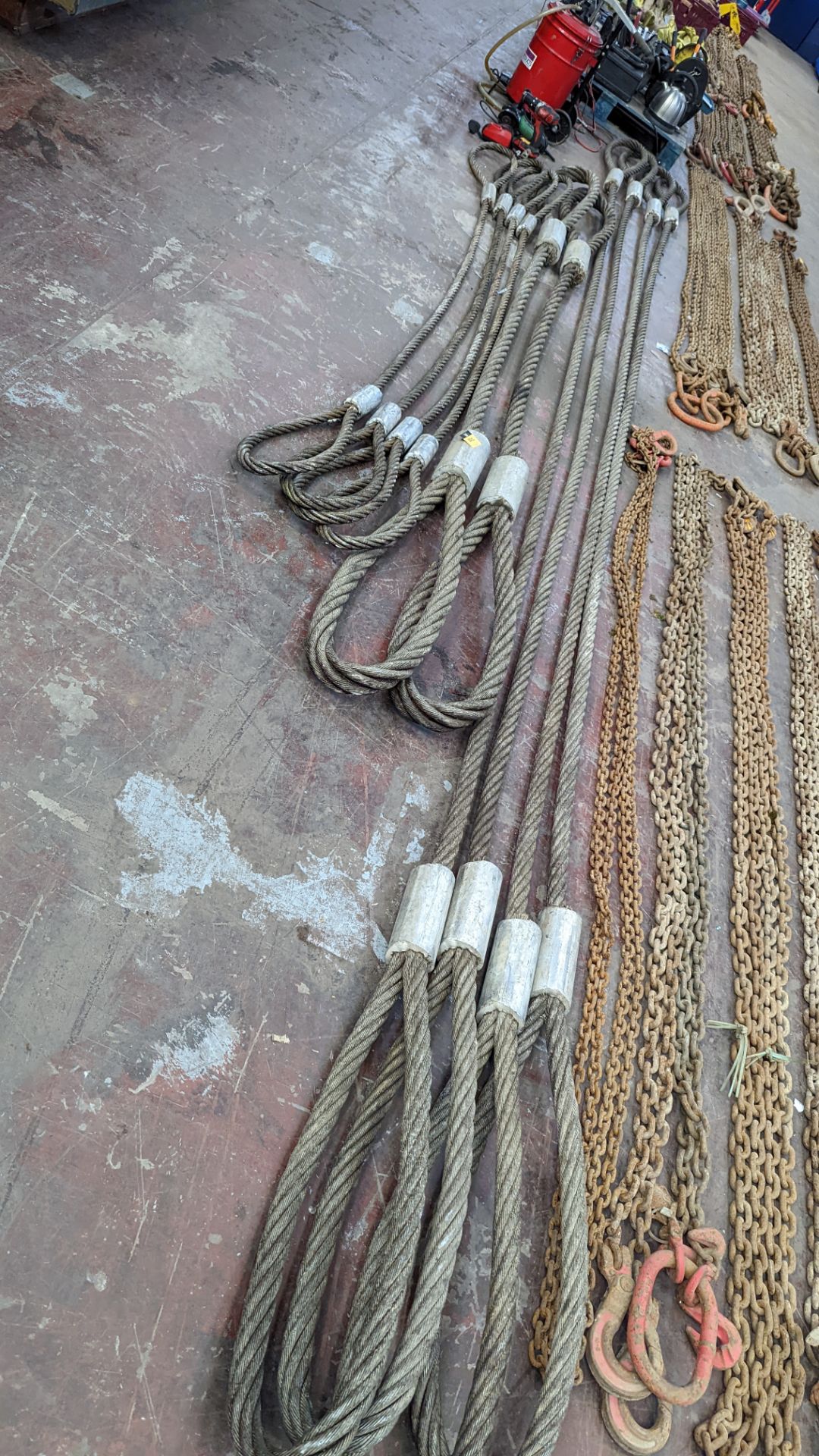 Quantity of metal "rope". This lot comprises 4 pieces, each measuring 6m long at the extremes, 2 off - Image 2 of 10