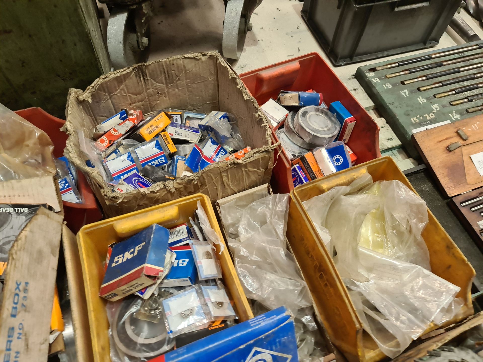 The contents of a pallet consisting of a very large quantity of bearings plus chain & other equipmen - Image 8 of 10