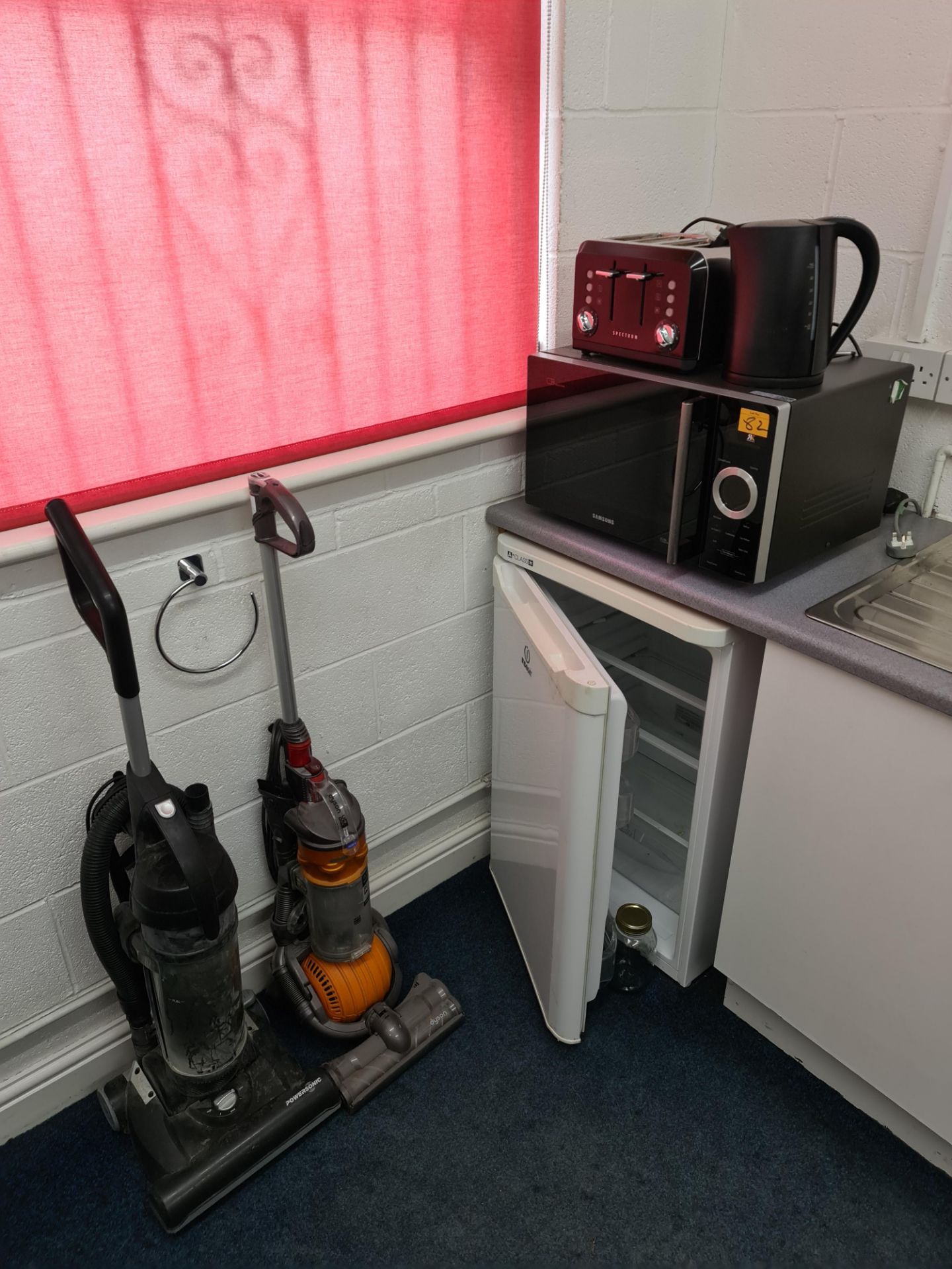 Appliance lot comprising 2 Hoovers plus fridge, microwave, kettle & toaster