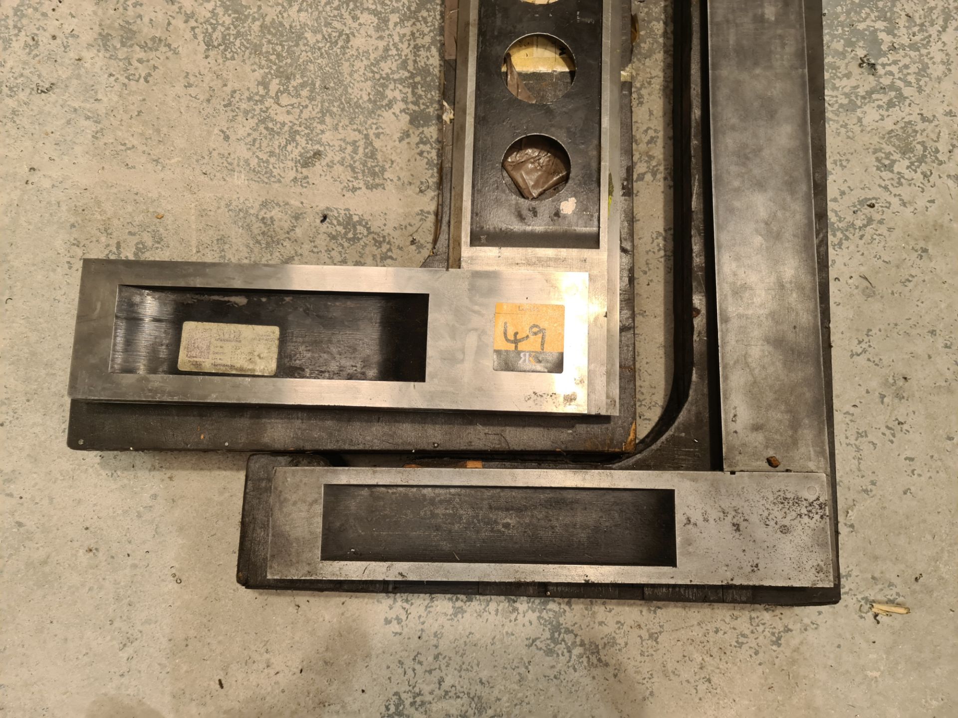 2 off L shaped heavy-duty metal set squares - Image 3 of 5