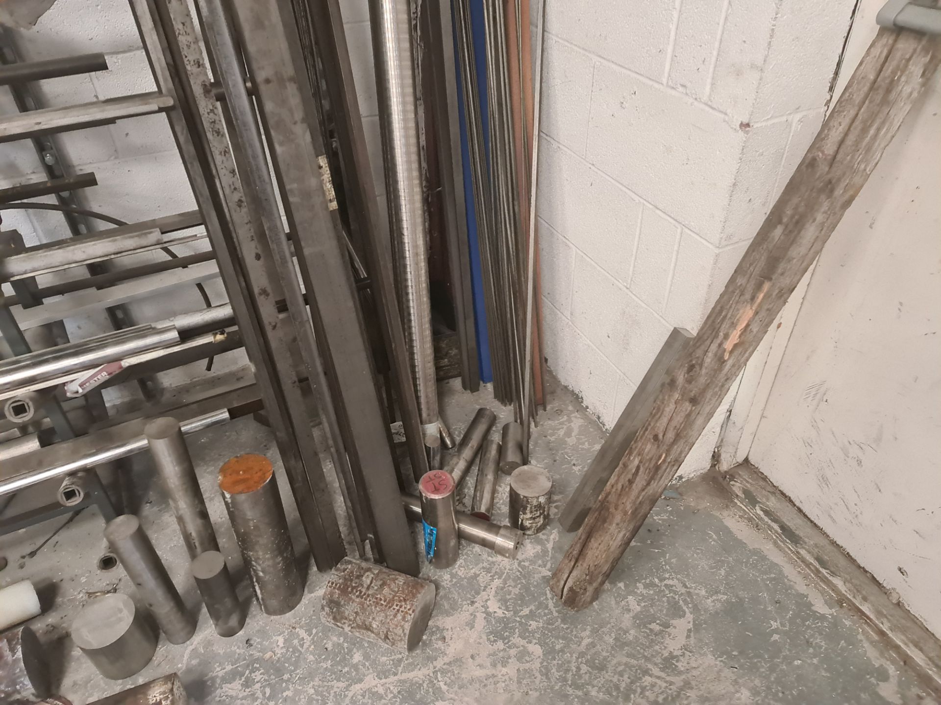 Quantity of rod & bar stock comprising 2 stands & their contents plus the loose metal located adjace - Image 16 of 18