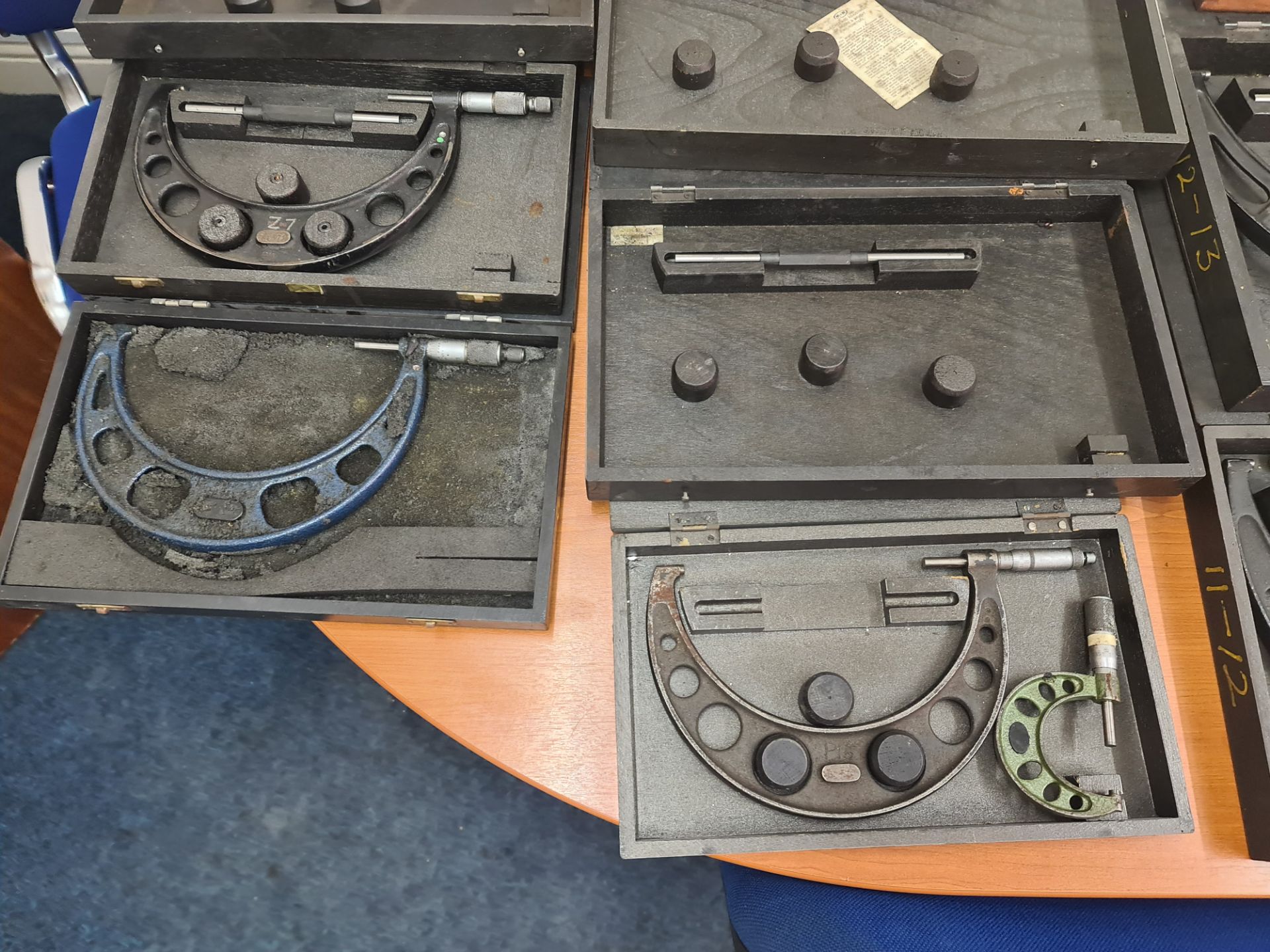 Large quantity of micrometers, callipers & other measuring equipment comprising trolley & contents. - Image 3 of 28