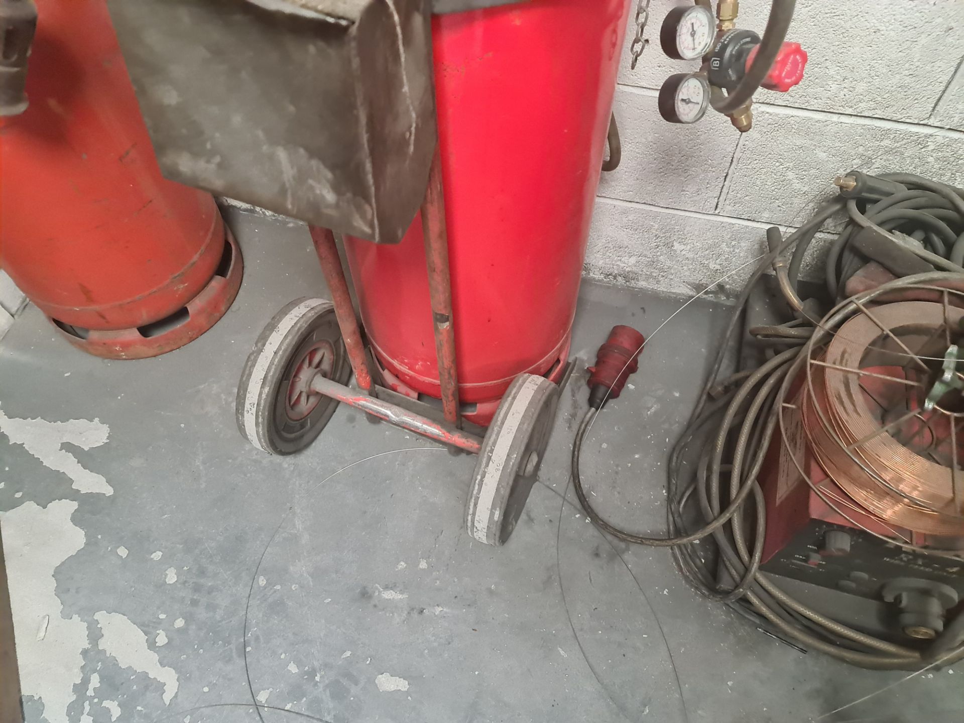 Trolley, 2 gas bottles & contents plus welding hose/torch/gauges - Image 2 of 8
