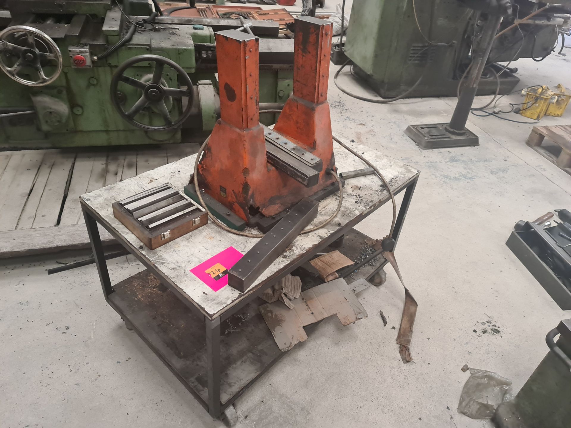 Bearing heater on trolley with ancillaries