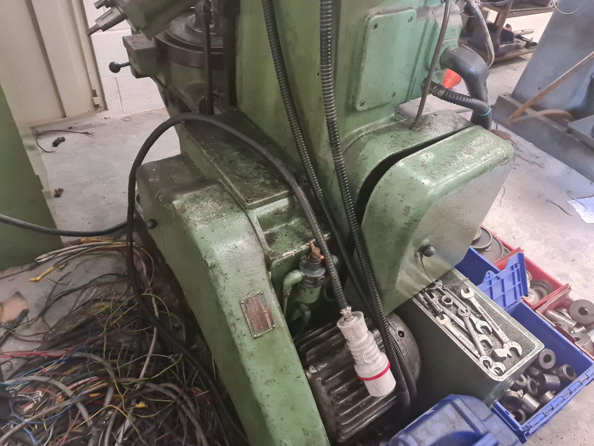 Sykes HV14 gear hobbing machine. This lot includes the crates & contents immediately surrounding th - Image 4 of 23