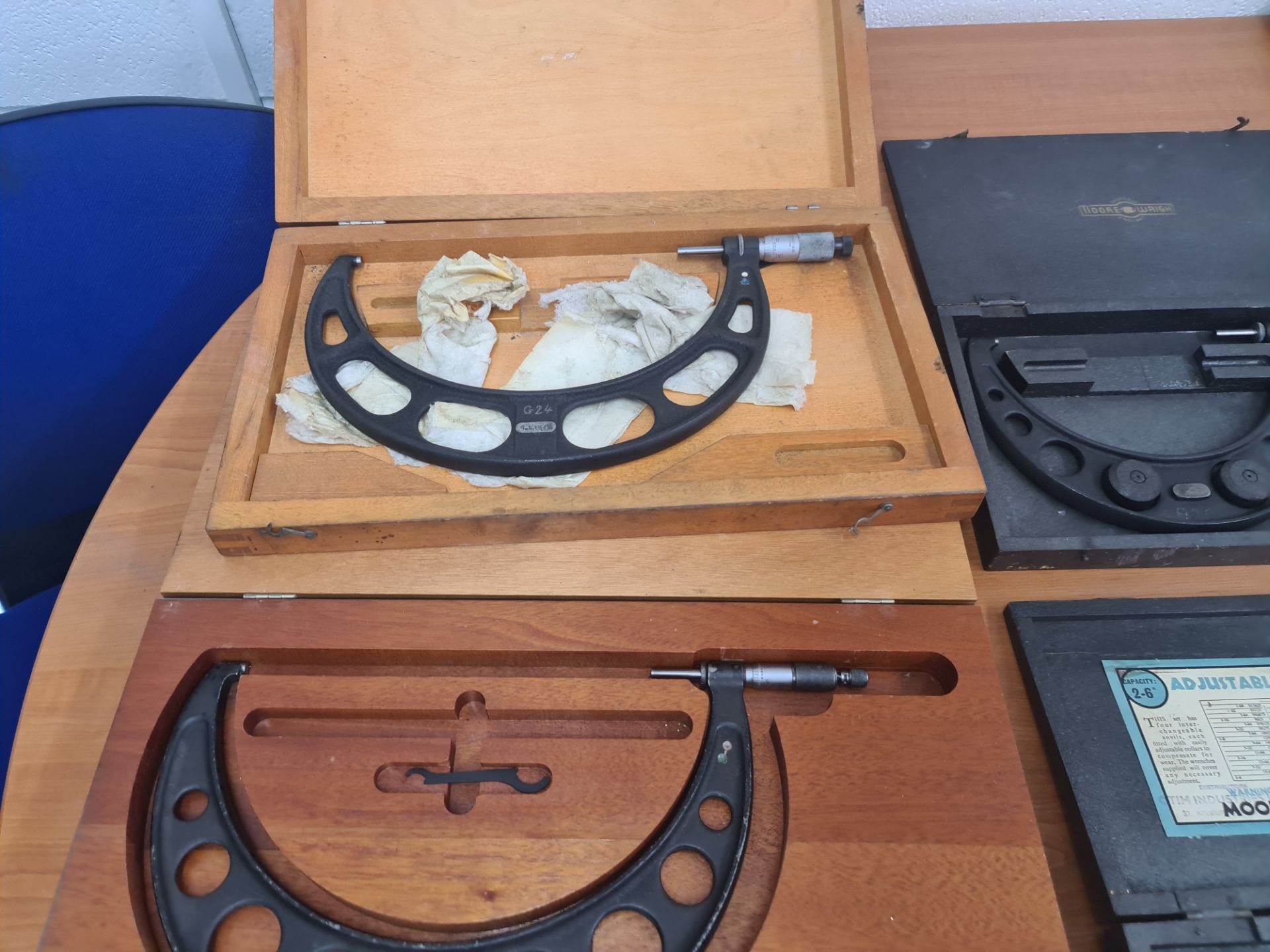 Large quantity of micrometers, callipers & other measuring equipment comprising trolley & contents. - Image 17 of 28