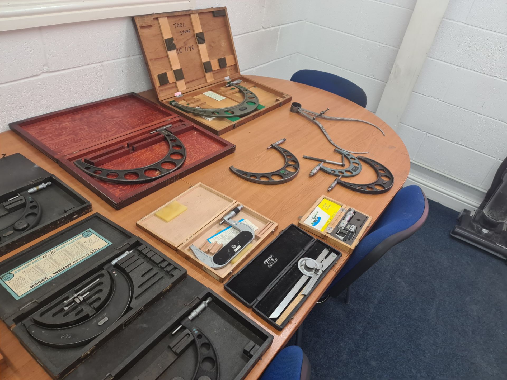 Large quantity of micrometers, callipers & other measuring equipment comprising trolley & contents. - Image 15 of 28