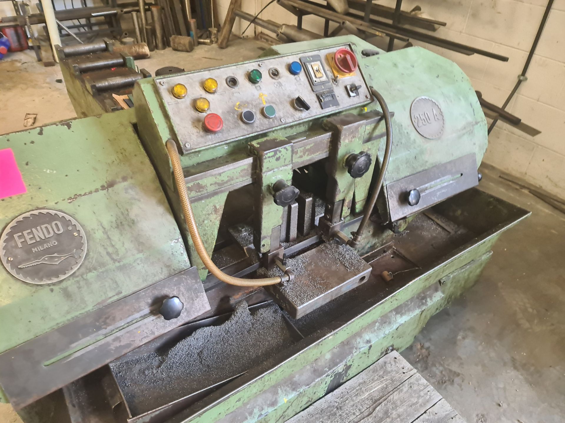 Fendo model 250A automatic horizontal band saw including feeder affixed to the rear of same - Image 4 of 29