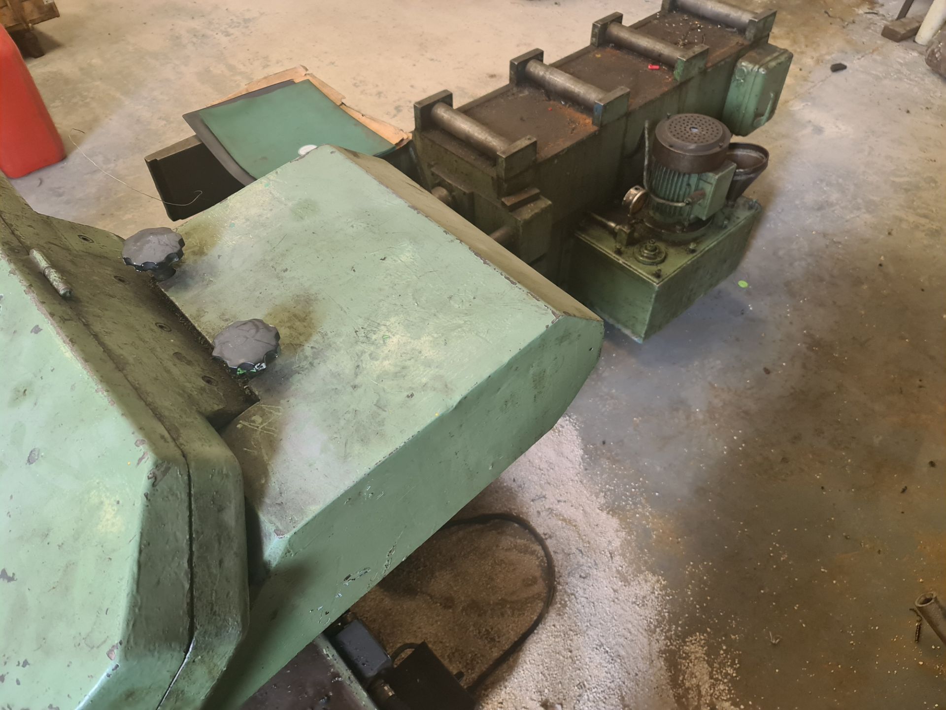 Fendo model 250A automatic horizontal band saw including feeder affixed to the rear of same - Image 8 of 29