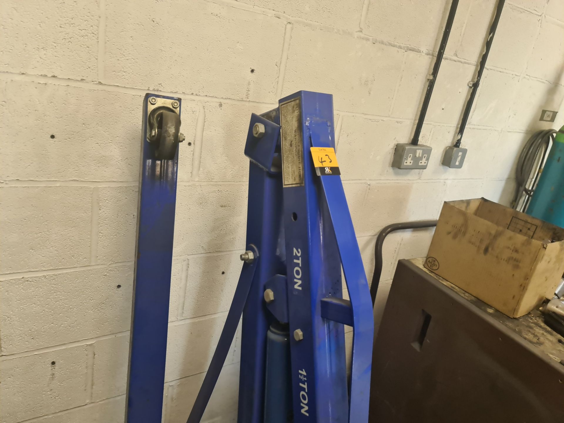 2 tonne hydraulic mobile lifting device - Image 5 of 8