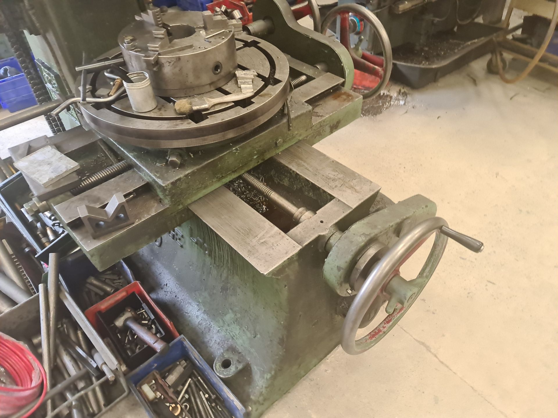 Ormerod slotting machine (machine number 4981) including the crates of tooling located immediately a - Image 2 of 34