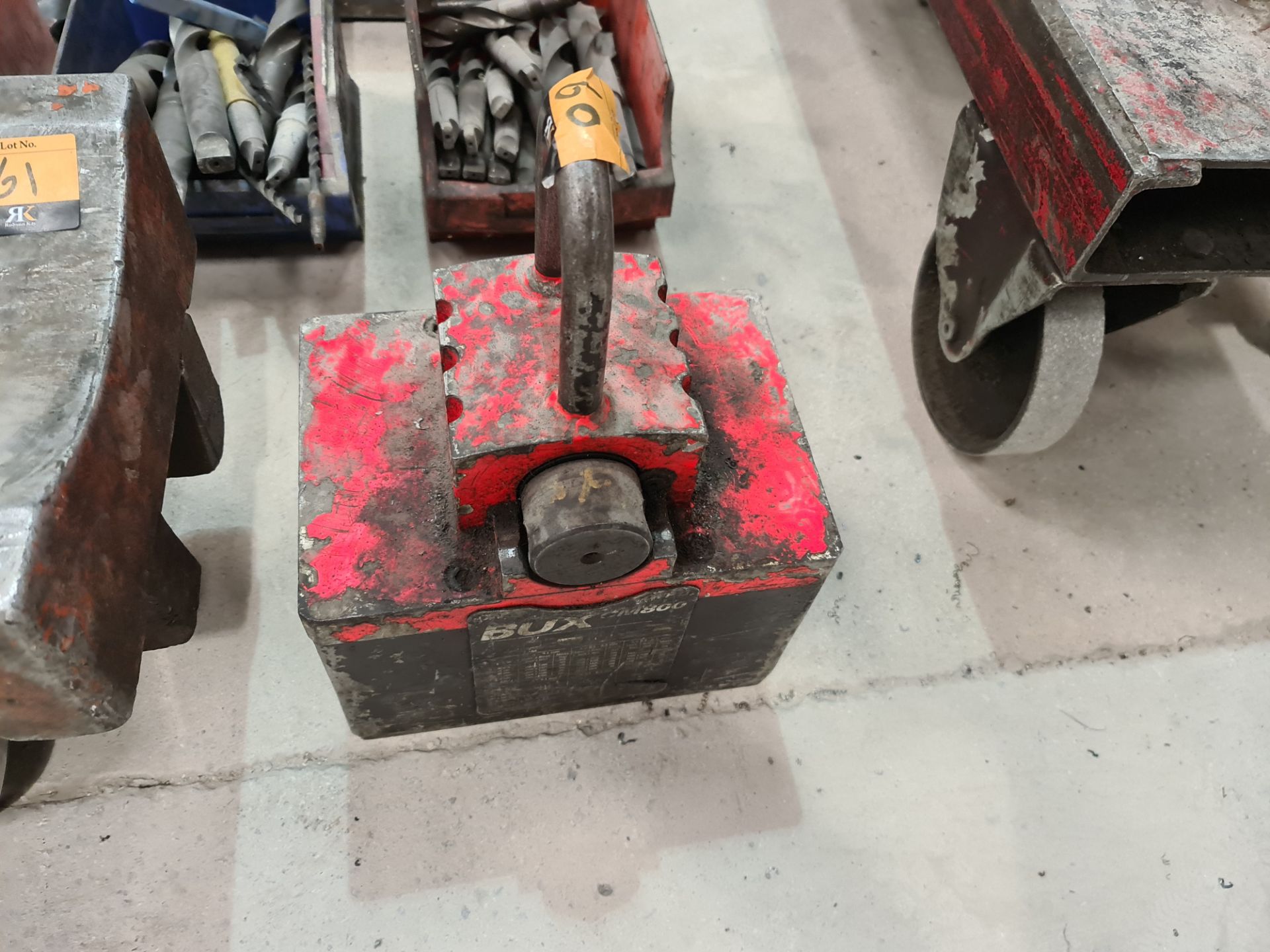 Magnetic lifting attachment