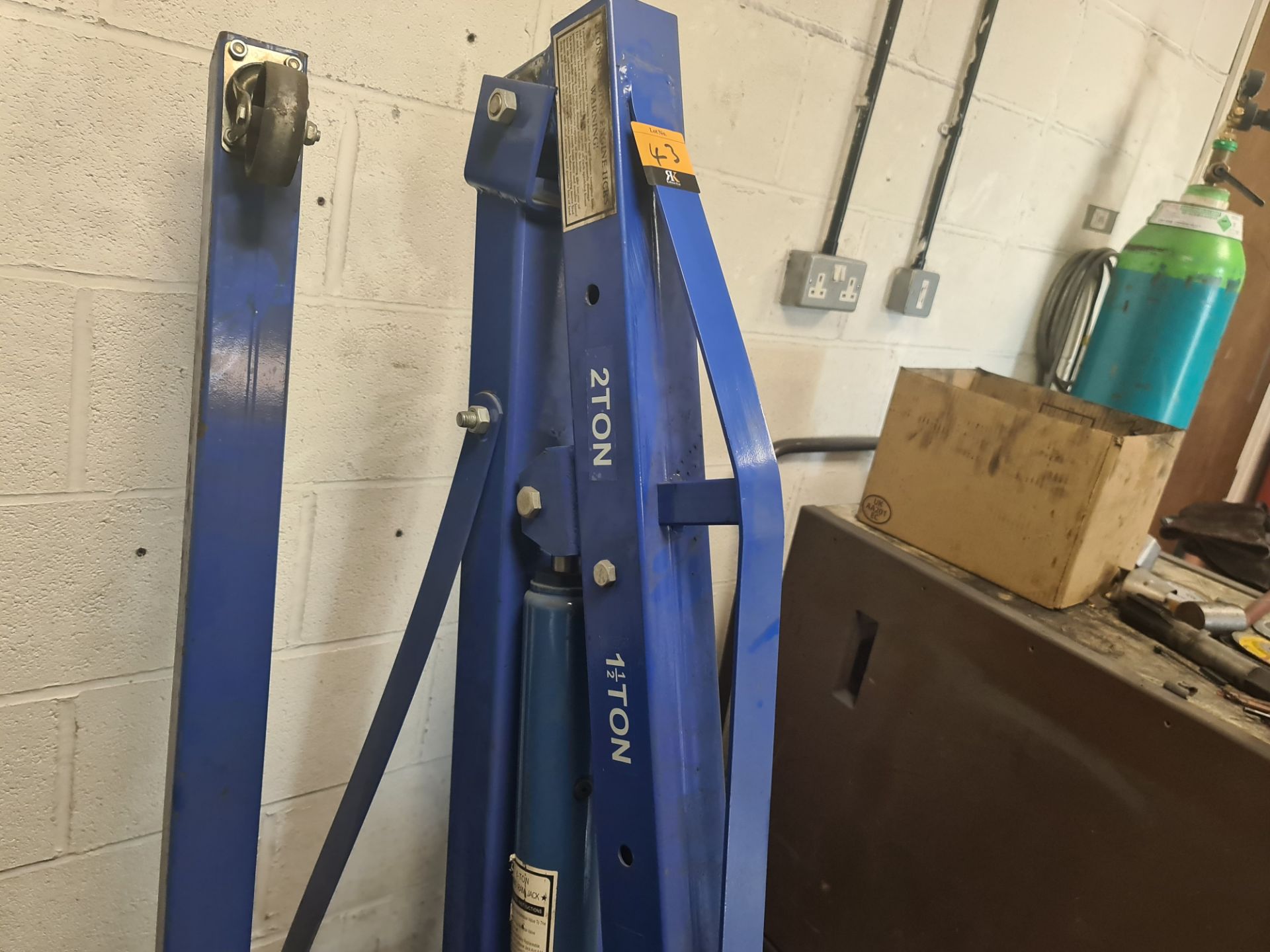 2 tonne hydraulic mobile lifting device - Image 6 of 8