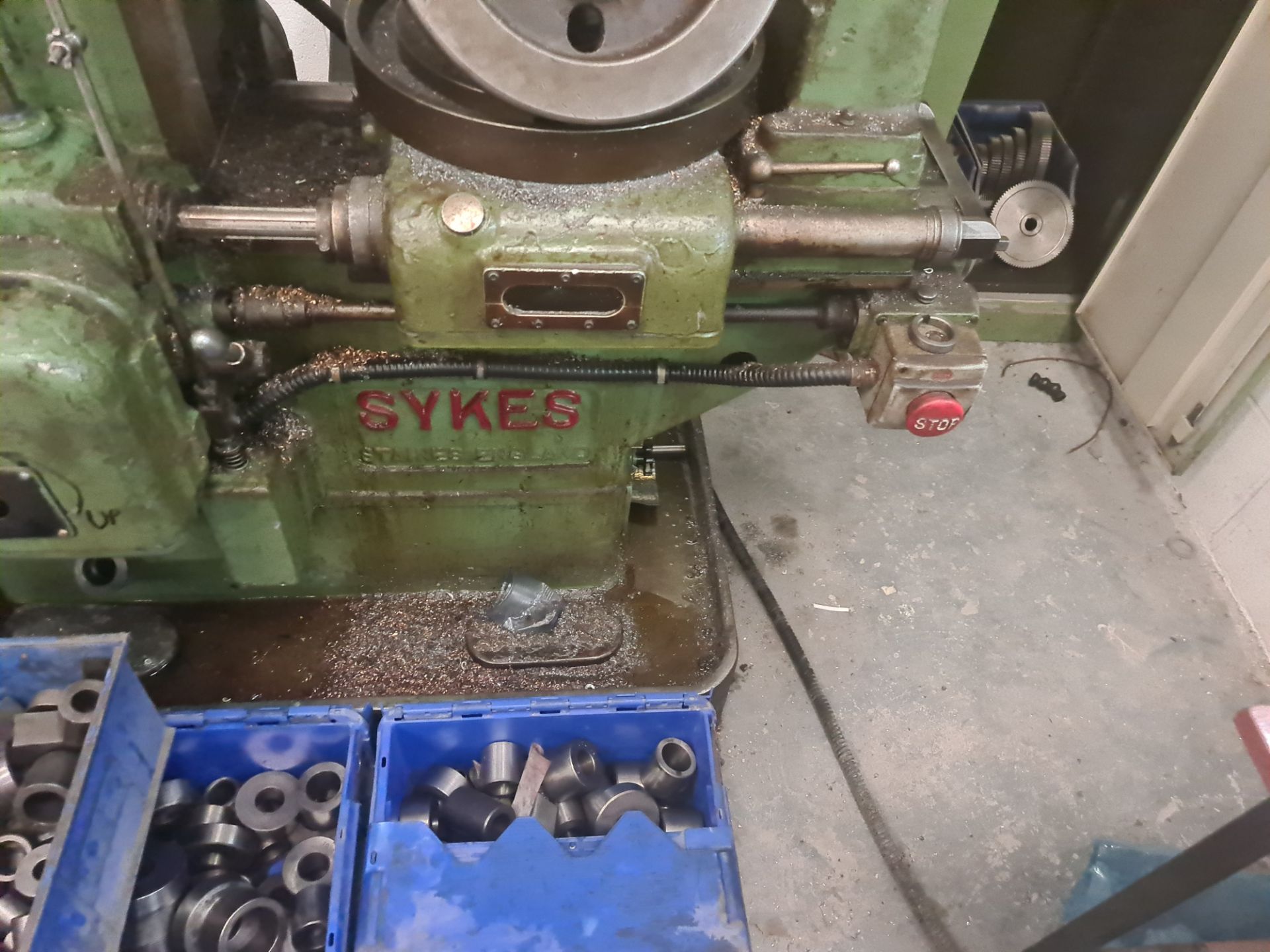 Sykes HV14 gear hobbing machine. This lot includes the crates & contents immediately surrounding th - Image 7 of 23