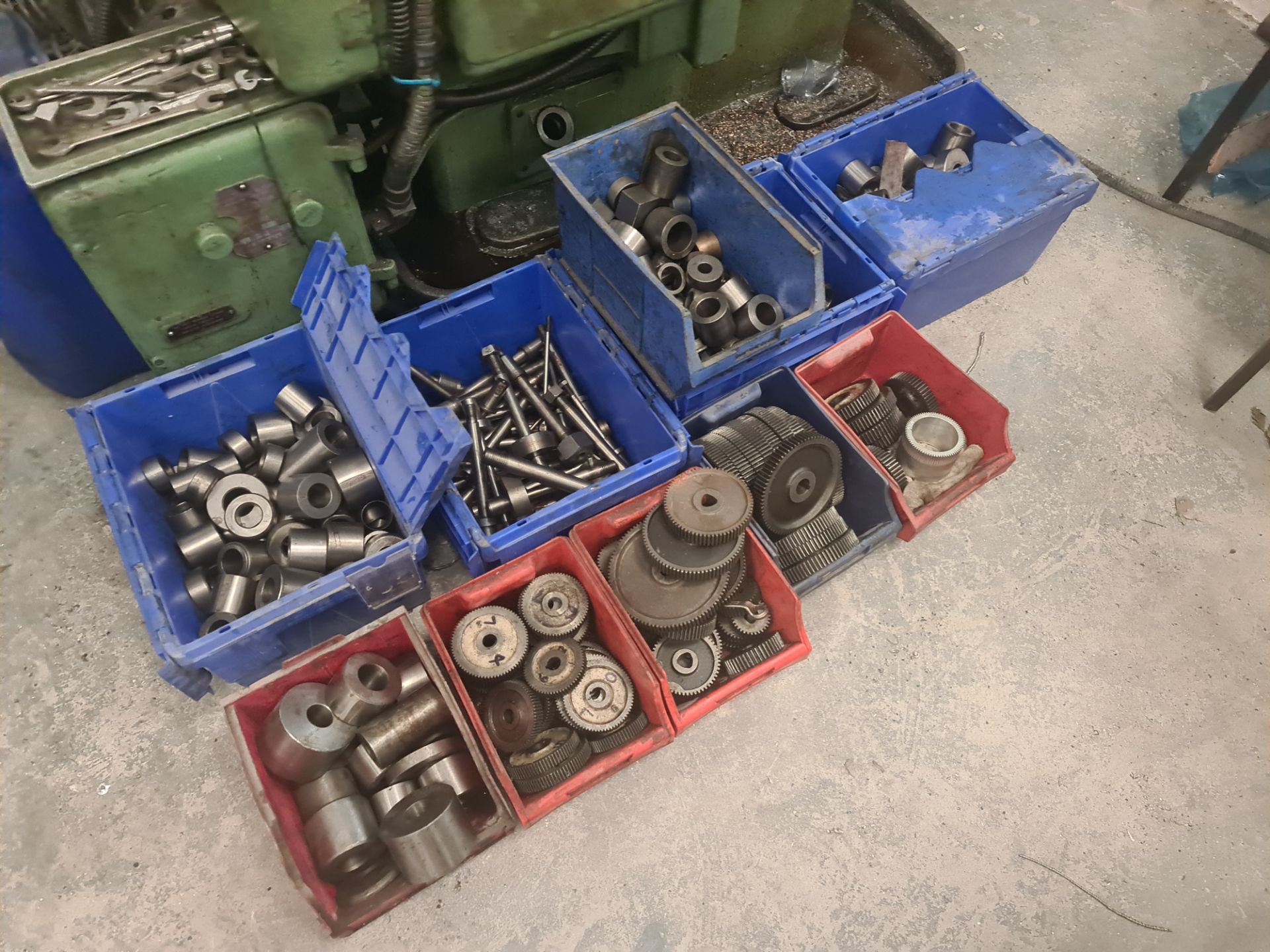 Sykes HV14 gear hobbing machine. This lot includes the crates & contents immediately surrounding th - Image 2 of 23