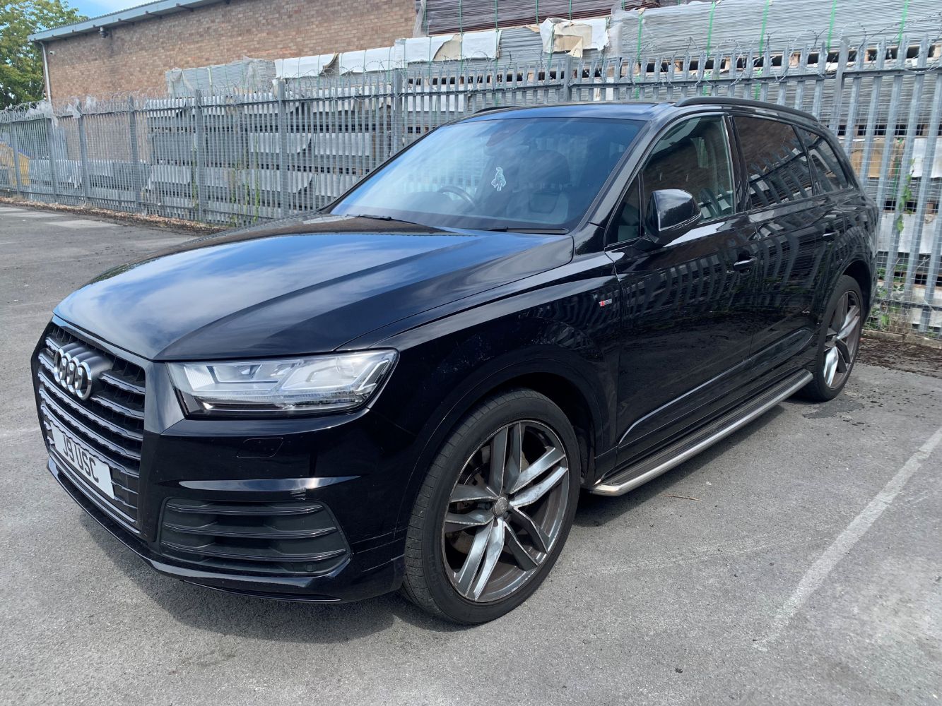 2017 Audi Q7 S line 3.0 TDI quattro 218 PS tiptronic 7 seat SUV. Black. 45k miles. High specification including panoramic roof & tech pack