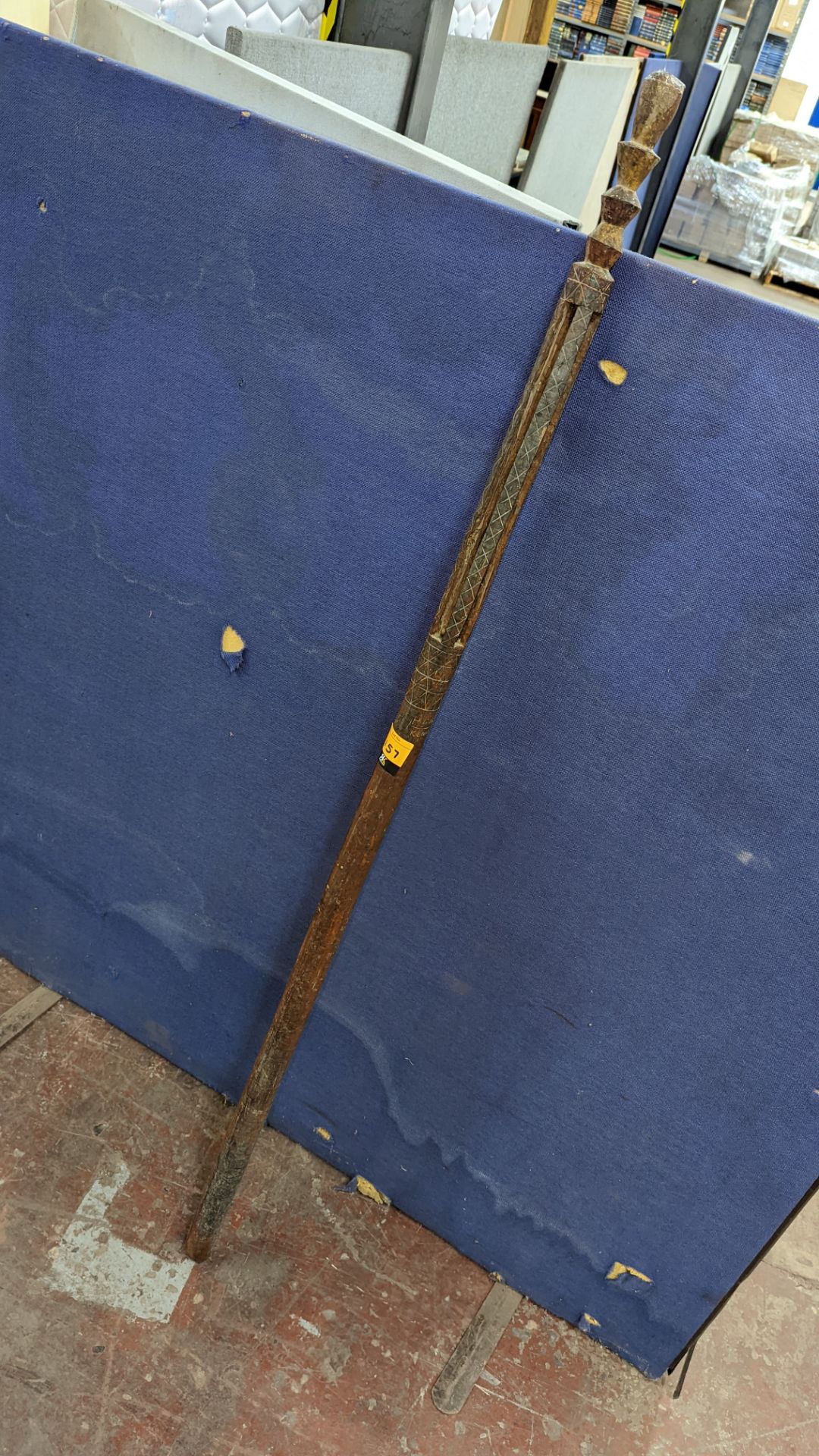 Unusual tribal wooden instrument/stick, circa 170cm long - Image 2 of 5