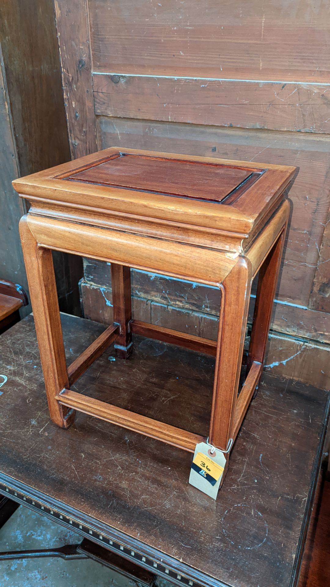 Small mahogany occasional table - Image 2 of 6