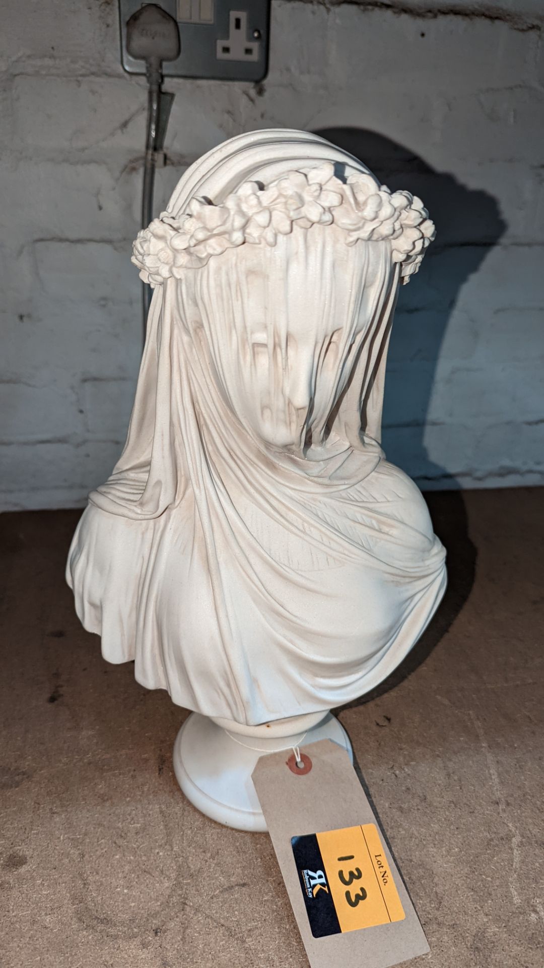 Resin copy bust - Image 4 of 10