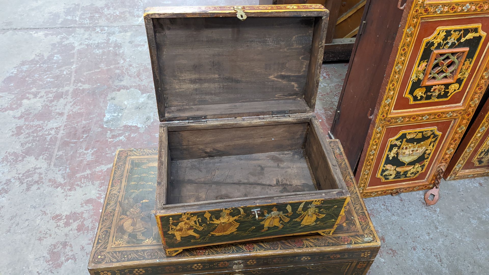 Mughal Indo Persian style small chest with extensive paintwork as pictured - Image 8 of 9