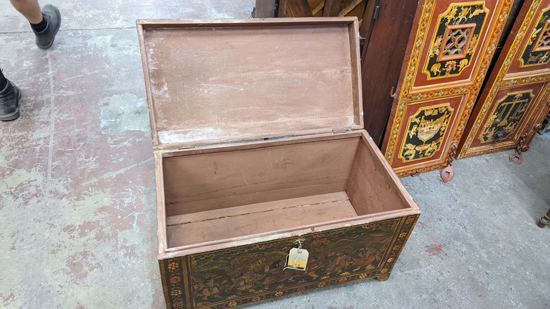 Mughal Indo Persian style large chest with extensive paintwork as pictured - Image 9 of 12