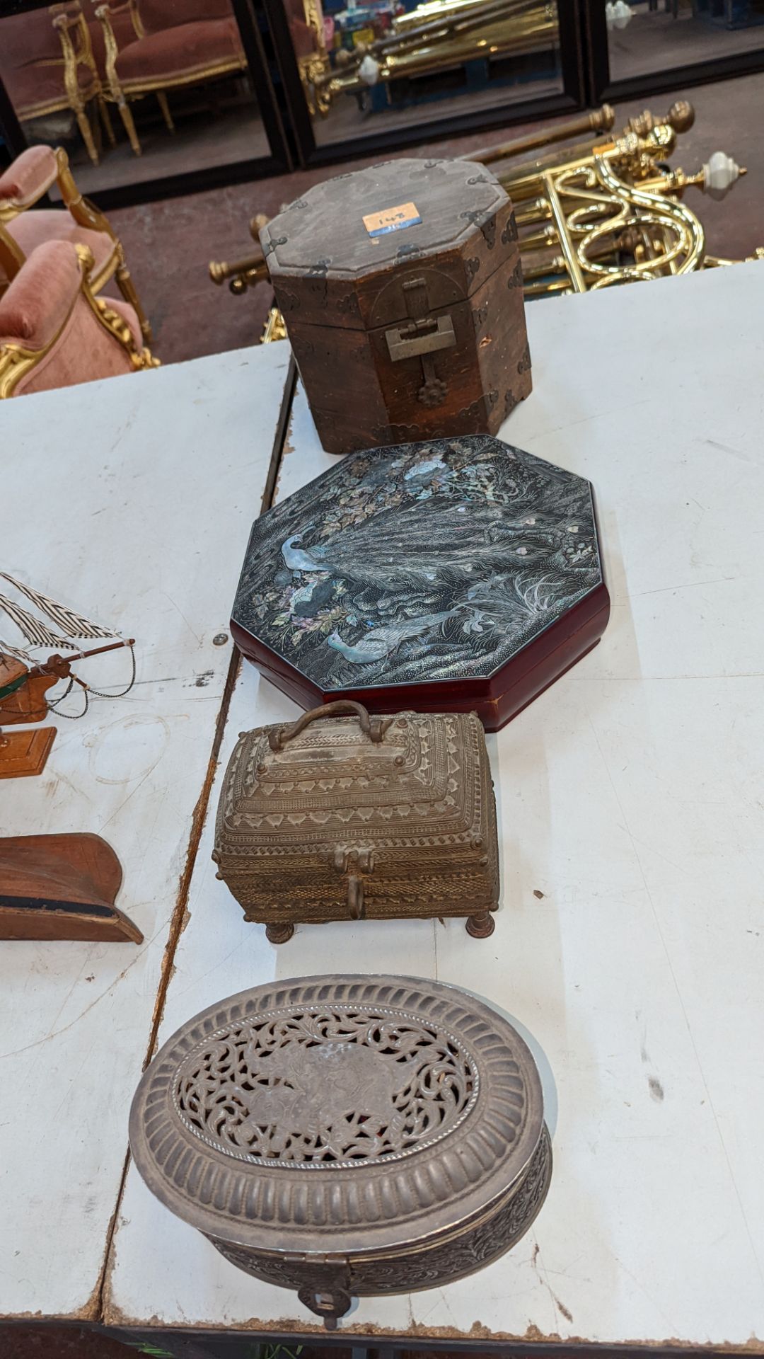 4 assorted decorative boxes in wood & metal