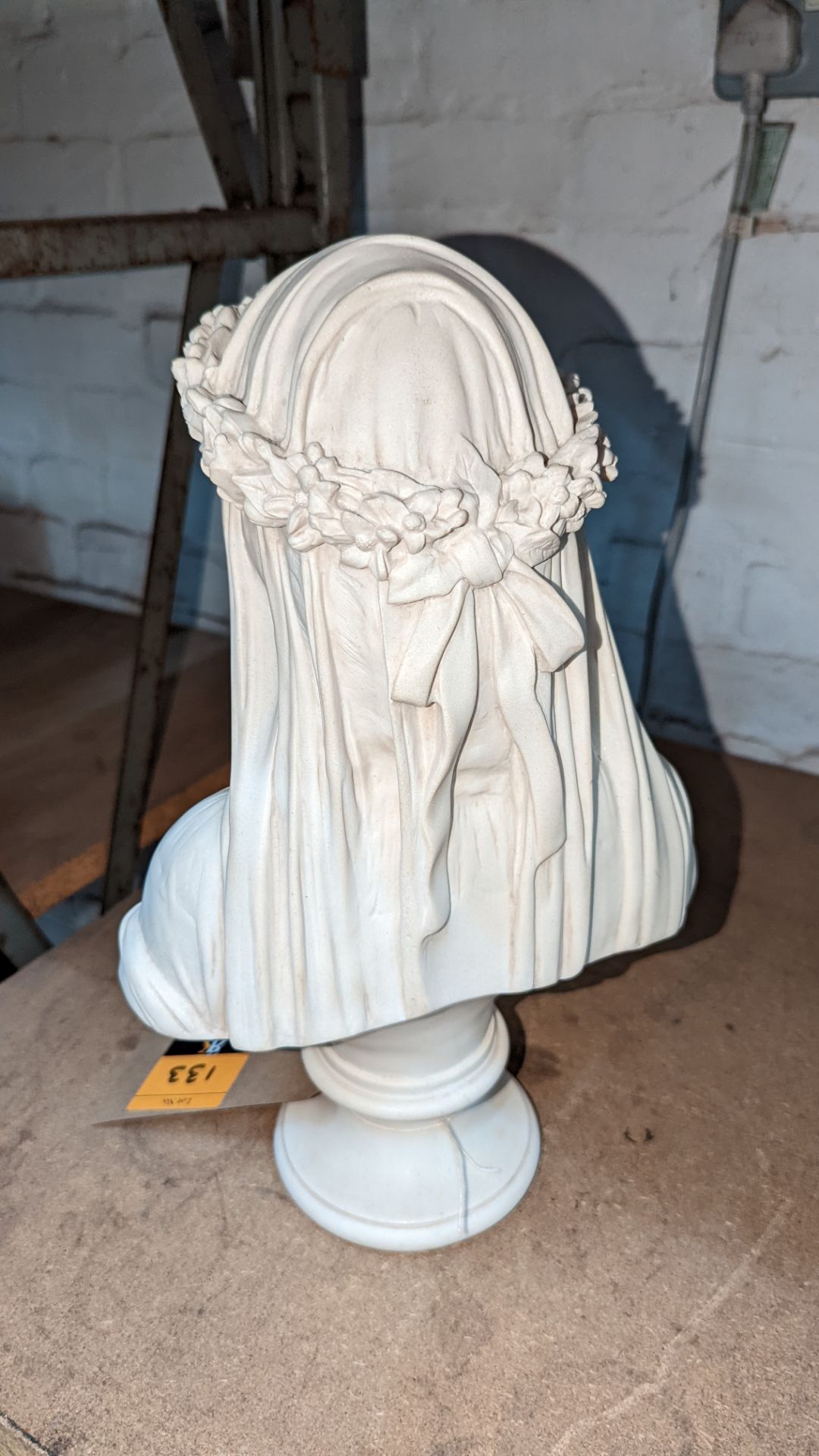 Resin copy bust - Image 7 of 10