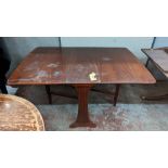 Late 20th century gate leg drop leaf table, open 137cm x 90cm