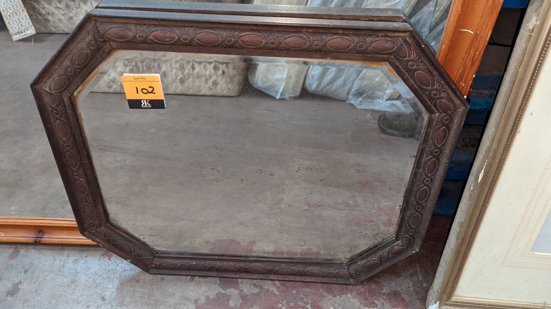 Small octagonal framed mirror - Image 2 of 3